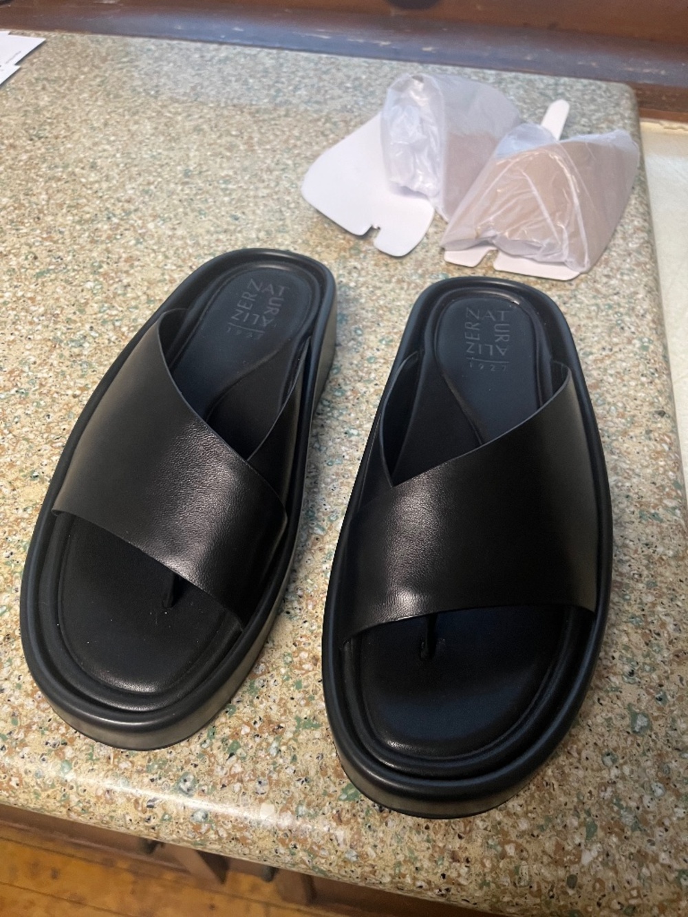 Naturalizer So-fly black leather sandals
